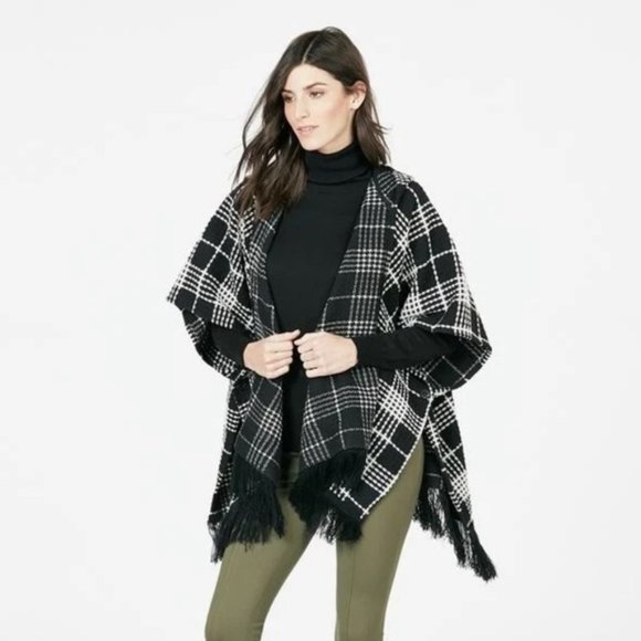 JUSTFAB Black White plaid Fringe hooded cape with pockets size Medium - Picture 2 of 10